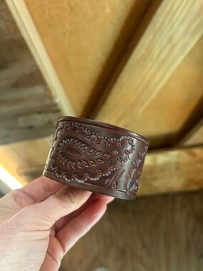 Leather Cuff Wide Bracelet Snap Closure 9” long brown blue